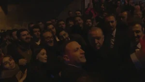 Cumhurbaşkanı Erdoğan, Beyoğlu’nda Kayacık Ailesini Ziyaret Etti