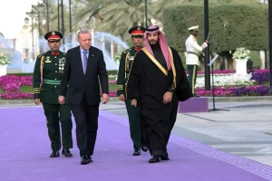 Cumhurbaşkanı Erdoğan Riyad’da, Suudi Arabistan Veliaht Prensi Muhammed Bin Selman ile Bir Araya Geldi