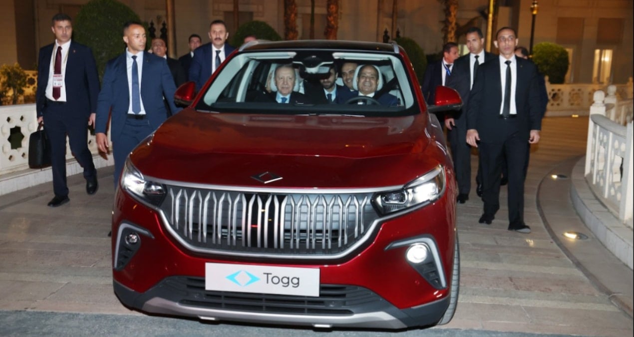 Cumhurbaşkanı Erdoğan, Sisi’ye Togg hediye etti