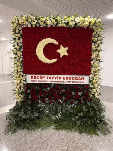 Cumhurbaşkanı Erdoğan’dan MHP’nin 57. kuruluş yıl dönümü için Türk bayraklı kutlama çiçeği