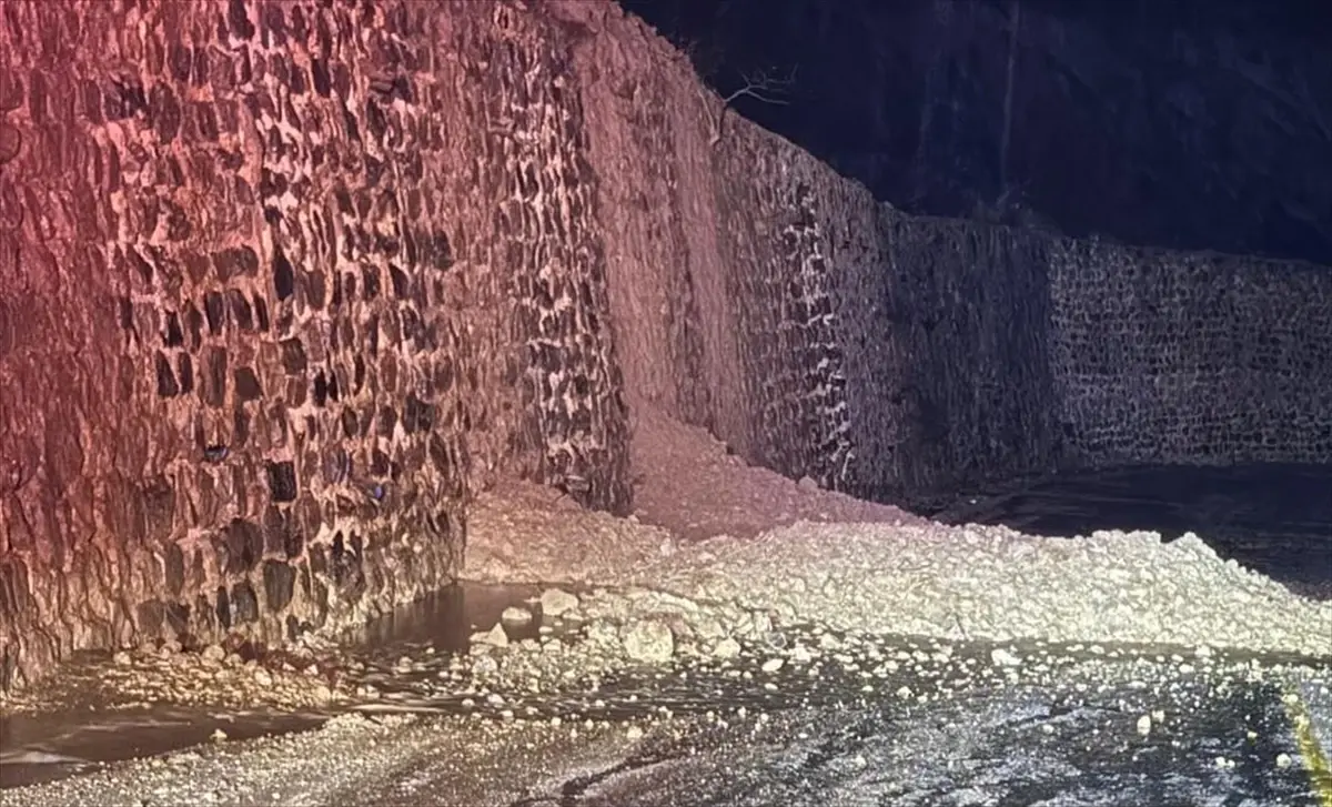 Demirköy’de Toprak Kayması Sonrası Yol Yeniden Açıldı