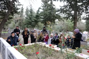 Deprem acısı taze: Oğul ve torunları kaybeden baba