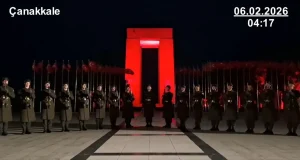 Deprem Şehitleri İçin Saygı Duruşu