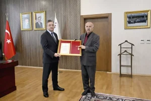 Depremde Kaybolan Madalya Yeniden Verildi