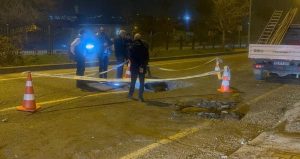 Diyarbakır’da çöken yolda 1 metrelik çukur oluştu
