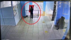 Diyarbakır’da öğrencinin bayrak hassasiyeti kamerada