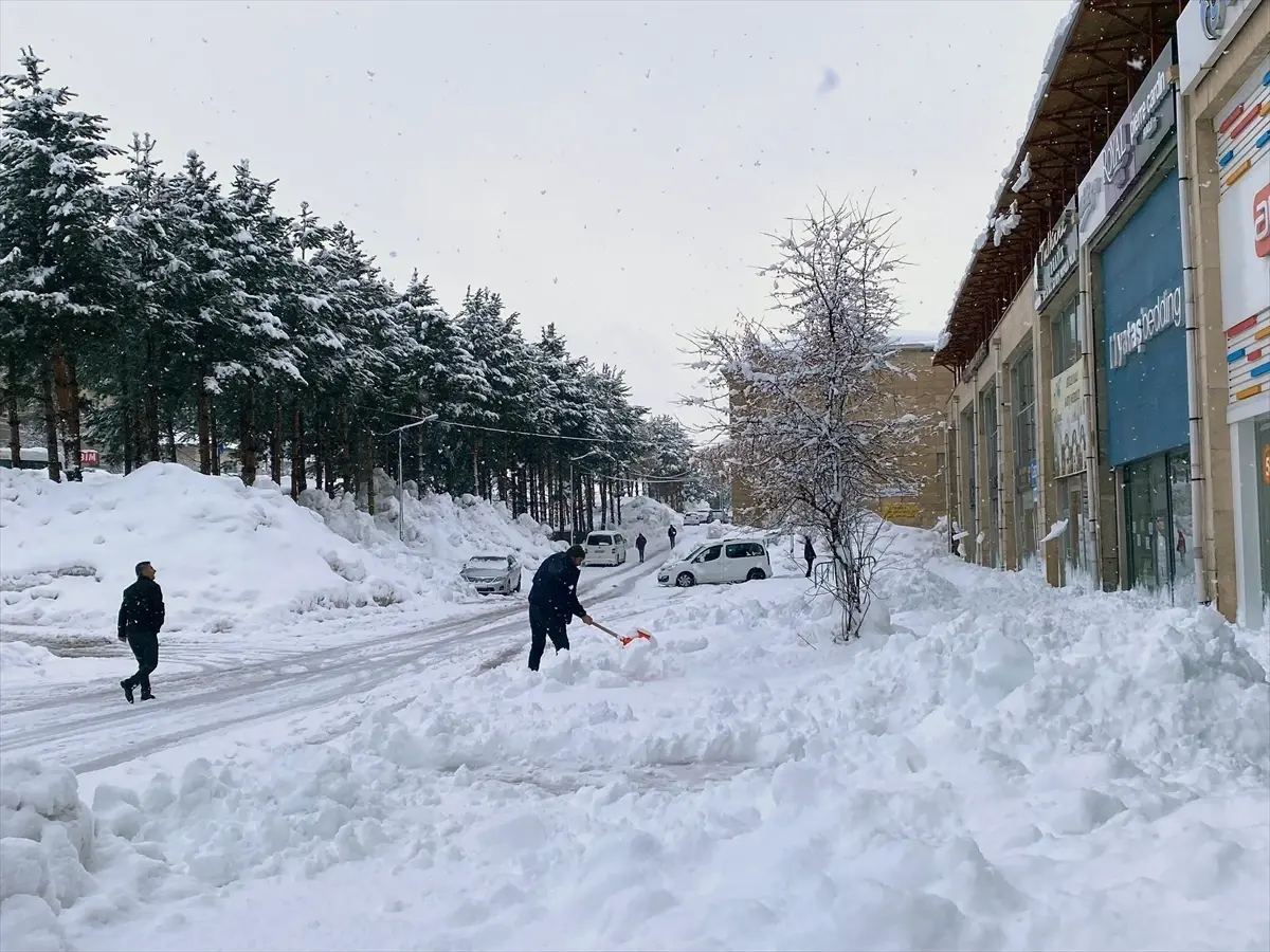 Doğu Anadolu’da Kar Yağışı Nedeniyle Ulaşım Aksadı