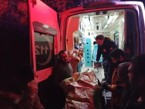 Dörtyol’da İş Makinesi Devrildi, Sürücü Yaralandı