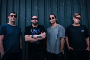 Duman’ın solisti Kaan Tangöze şafak operasyonuyla gözaltına alındı