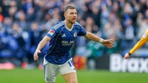 Edin Dzeko’nun golleri Schalke’ye yetmedi