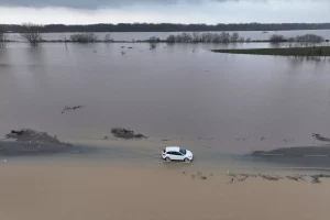 Edirne’de Nehir Taşkını Köy Yolunu Su Bastı