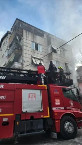 Edremit’te Apartman Yangını: 4 Yaralı