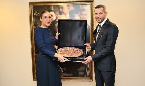 Efes Selçuk Belediyesi’ne Hayvan Ambulansı Bağışı