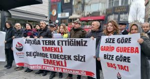 Emekli eylemine polis engeli