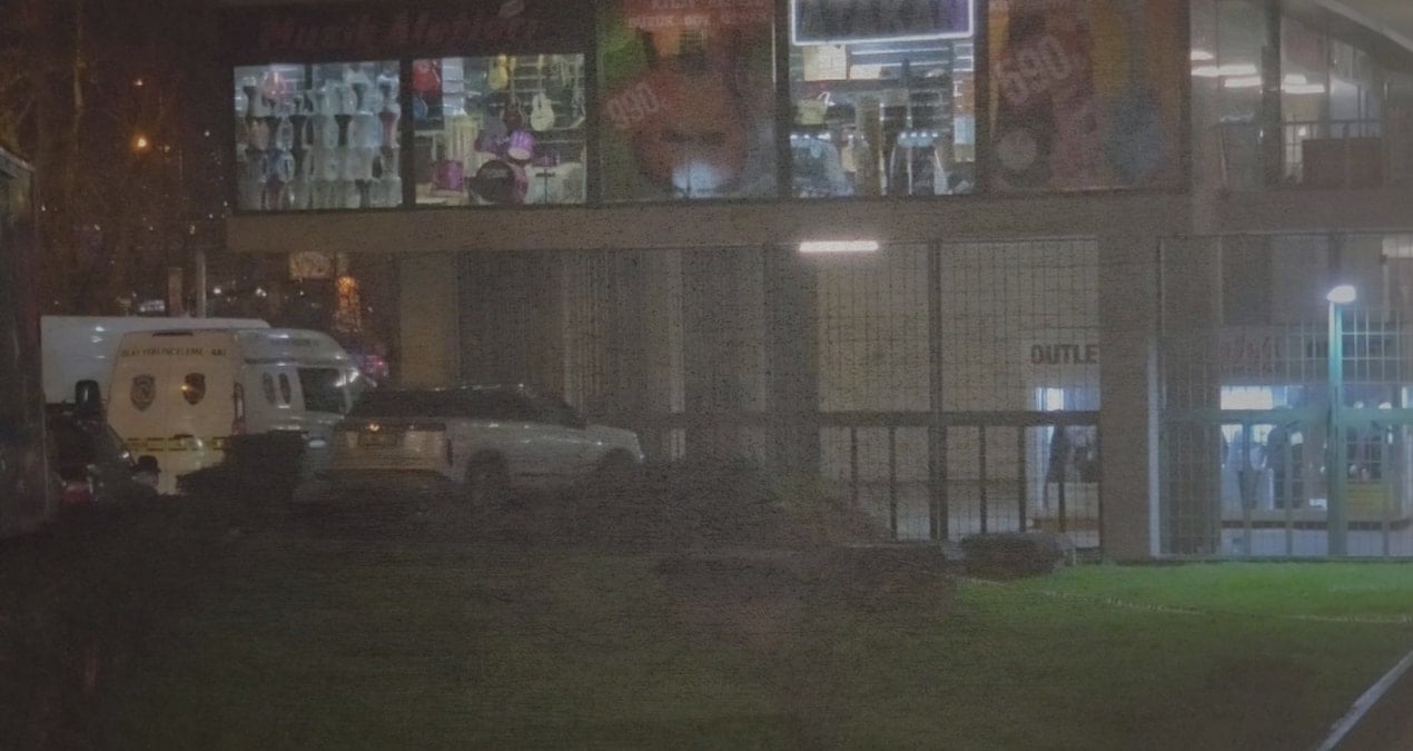 Eminönü’nde panik anları! Bankayı soyup paralarla kaçtı