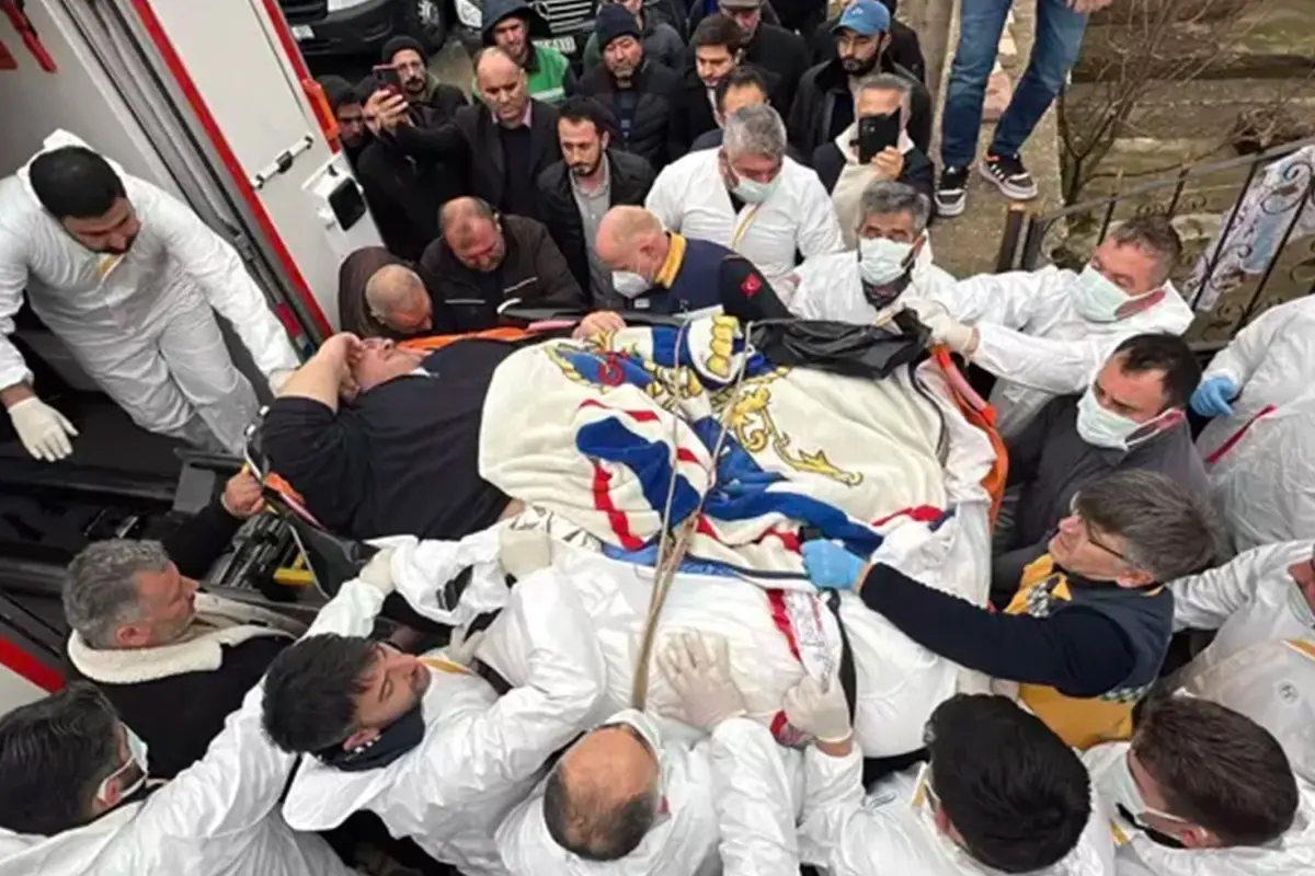 Engin Akbadal Obez Ambulansla Ankara’ya Götürüldü