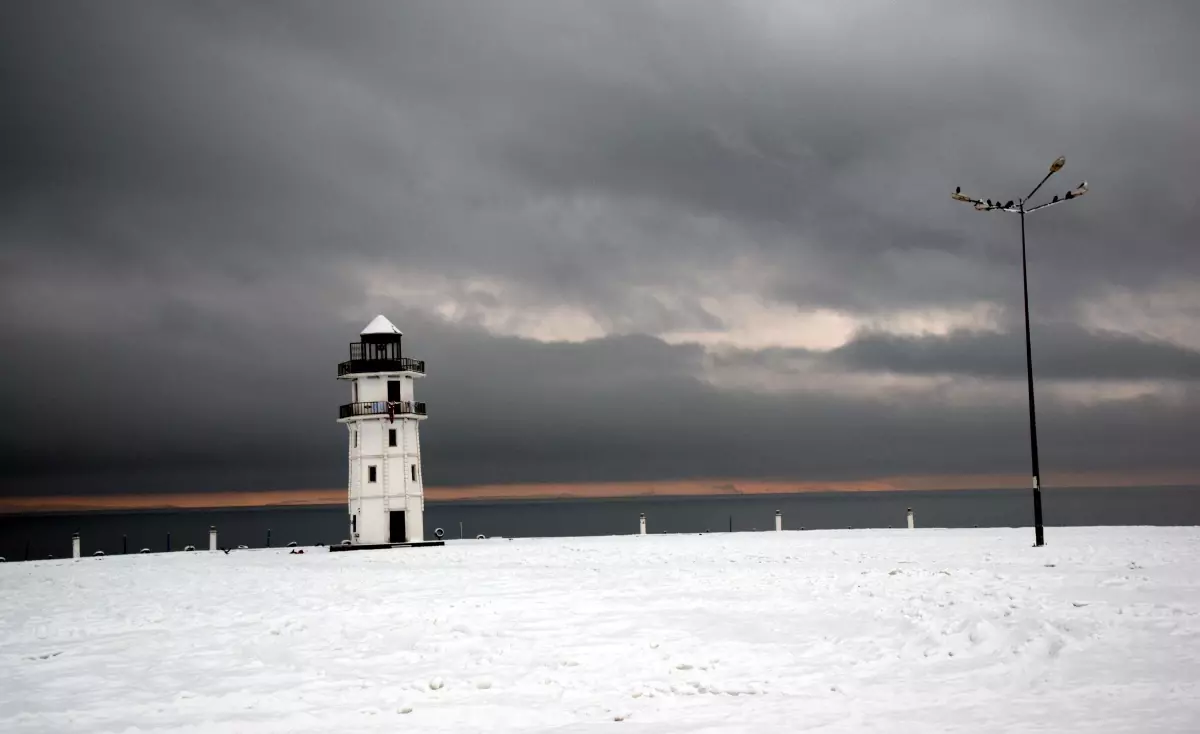 Erciş’te Kar Yağışı Manzaraları