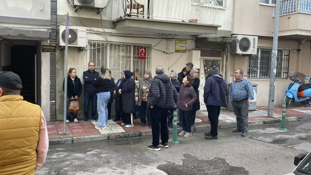 Eşini Boğazından Kesti