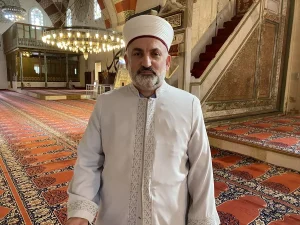 Eski Cami’de Kılıçla Hutbe Geleneği