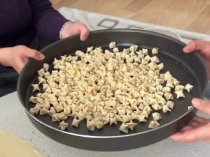 Ev Hanımları İmece Usulü İftar Hazırlıyor