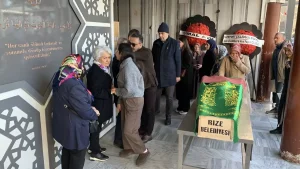 Evinin balkonundan düşen akademisyen, son yolculuğuna uğurlandı