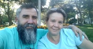 Evli çiftten biri ölü diğeri baygın bulundu