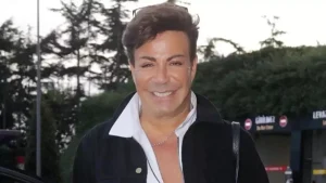 Fatih Ürek’e son veda! Kardeşi tabutuna yaslanıp gözyaşlarına boğuldu