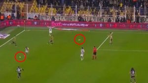 Fenerbahçe-Kasımpaşa maçında şaşırtan anlar: Sahada 2 top varken penaltı itirazı geldi