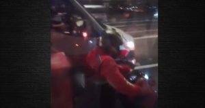 Fırtınada nefes kesen dayanışma: Köprüde motokuryeye, ambulans ve metrobüs Kalkanı