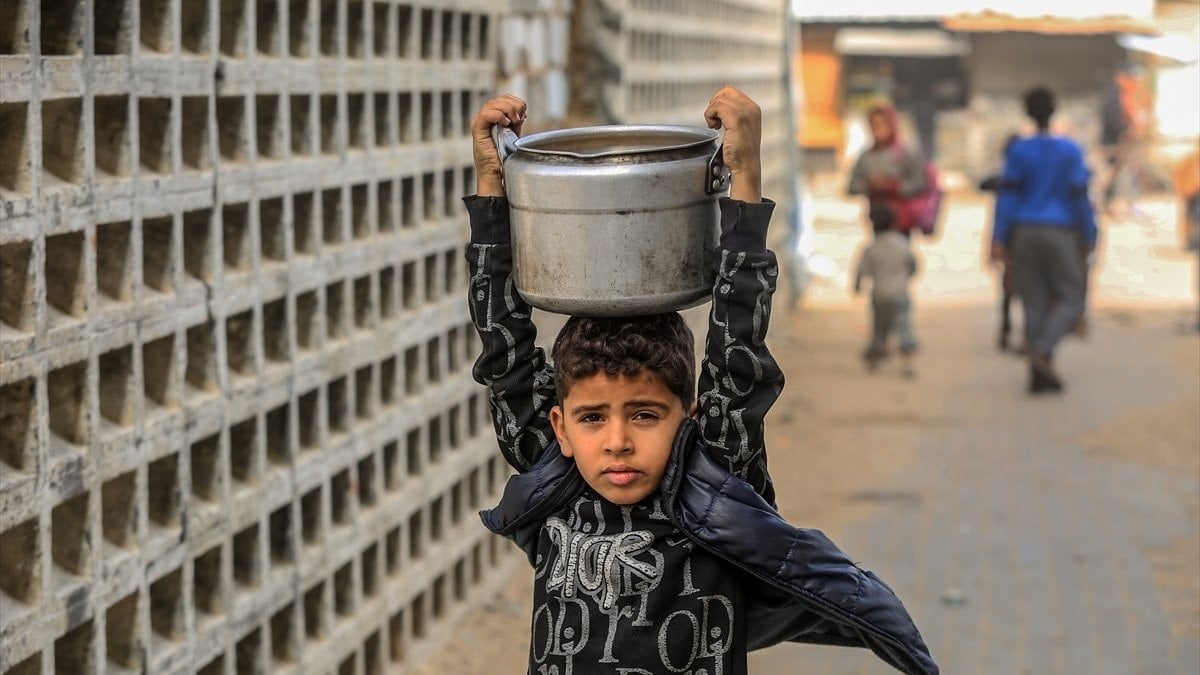 Gazze’de sıcak yemek dağıtıldı