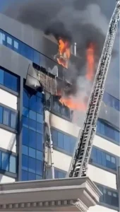 Gebze’de 7 Katlı İş Merkezinde Yangın