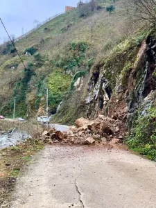Giresun’da Heyelan Sebebiyle Ulaşım Aksadı