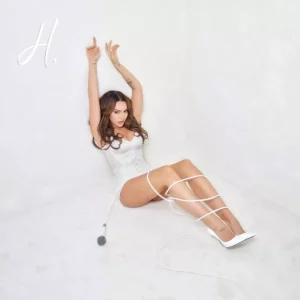 Hadise albüm fotoğrafı için sosyal medyada oylama başlattı