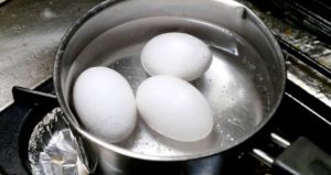 Haşlanmış yumurtada gizli tehlike: Yanlış saklama zehirliyor