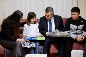 Hatay’da 72 saat sonra enkazdan çıkan Hazal’ın Kabe’yi görme hayali gerçek oluyor