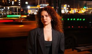 Hesaplaşma değil, bir kabulleniş: Nil Dönmez’den ‘Tut Elimi’ yayında!