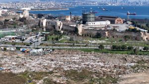 İBB’nin moloz döktüğü Kazlıçeşme Meydanı’nda çevre kirliliği