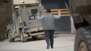 İsrail, Ramazan’dan itibaren Batı Şeria’da 100’den fazla kişiyi gözaltına aldı