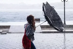 İstanbul Valiliğinden kuvvetli rüzgar ve fırtına uyarısı