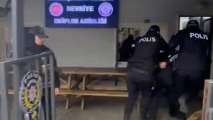 İstanbul’da 26 yıl kesinleşmiş hapis cezası bulunan şahıs polisten kaçamadı