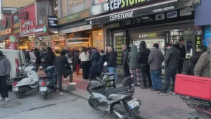 İstanbul’da İlk İftar Pide Kuyruğu