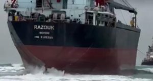 İstanbul’da karaya oturan kargo gemisi kurtarıldı