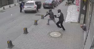 İstanbulda kuyumcuya soygun girişimi! Saldırganlar kaçarken ateş açtı