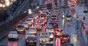 İstanbul’da pazartesi çilesi: Trafik kilitlendi