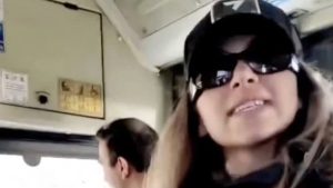 İstanbul’da toplu taşıma aracındaki yolcuyu tehdit eden kadın tutuklandı