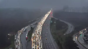İstanbul’da yarıyıl tatilinin ardından ilk iş gününde trafik yoğunluğu