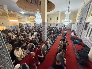 İsveç’te Ramazan Coşkusu İle Teravih Namazı