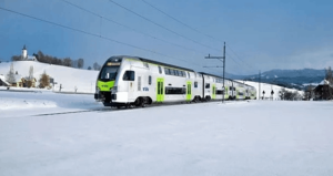 İsviçre’de 80 yolcuyu taşıyan tren raydan çıktı