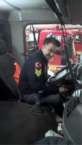 İtfaiyeci, Yangın Zannettiği Anonsla Doğum Günü Pastasıyla Karşılaştı.