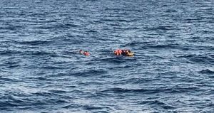 İzmir açıklarında lastik botun batması sonucu 3 düzensiz göçmen hayatını kaybetti